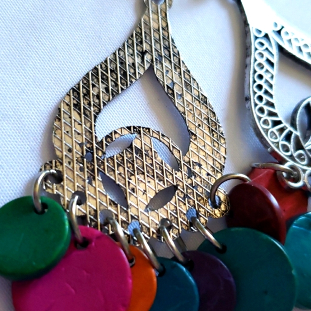 Multi colored dangle earrings - Picture 3 of 4